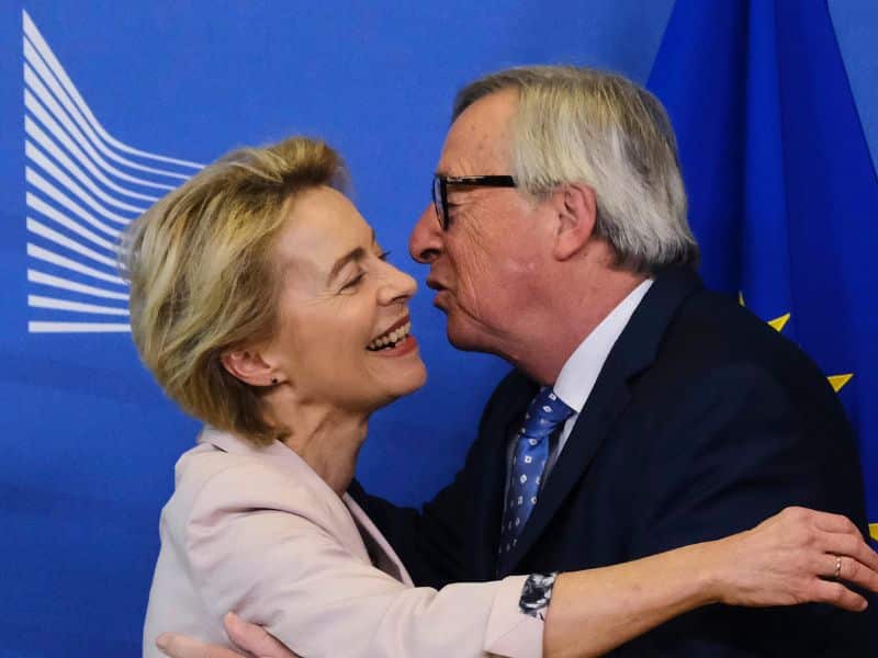 Ursula von der Leyen wird als Präsidentin der EU-Kommission begrüsst
